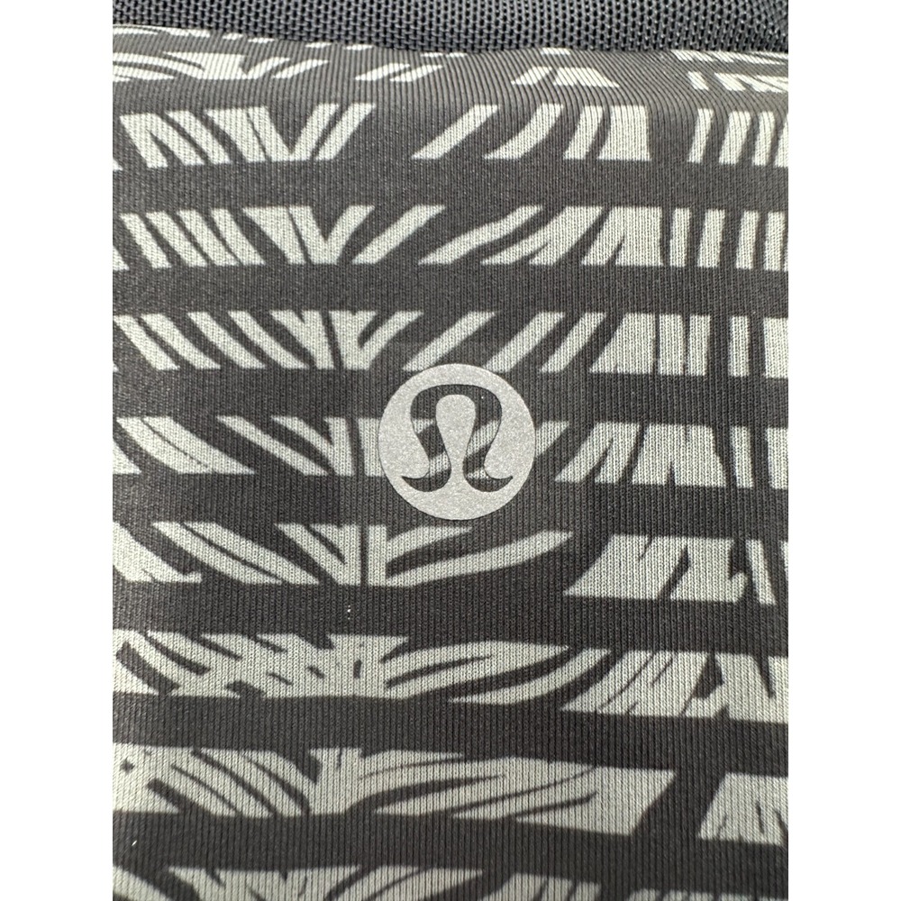 Lululemon Tank Top Women's 4 Black Stripe Running In The City‎ Shelf Bra Tank - Picture 7 of 11
